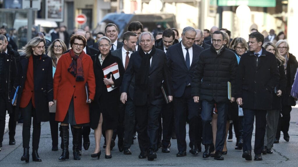 Les ministres arrivent avec d'autres membres du gouvernement à l'Élysée, à Paris, le 3 janvier 2025, pour leur premier conseil des ministres depuis leur nomination le 24 décembre 2024. © Christophe Petit Tesson, AFP