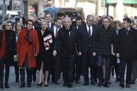Les ministres arrivent avec d'autres membres du gouvernement à l'Élysée, à Paris, le 3 janvier 2025, pour leur premier conseil des ministres depuis leur nomination le 24 décembre 2024. © Christophe Petit Tesson, AFP